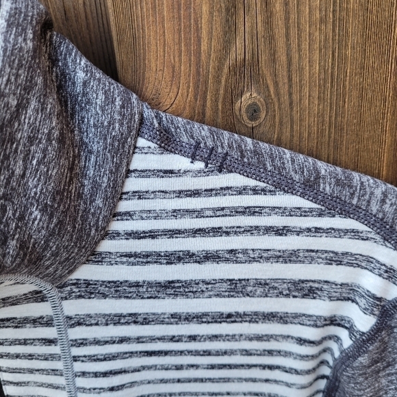 Lululemon Mens Surge Warm Up ½ zip Long Sleeve Top Size Small - Picture 4 of 12